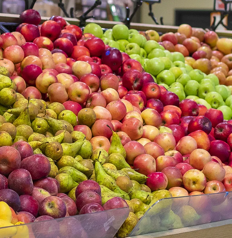 summer-fruits-grocery-stands